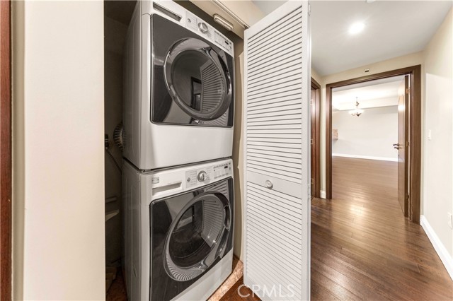 Detail Gallery Image 27 of 53 For 11218 Camarillo St #404,  Toluca Lake,  CA 91602 - 3 Beds | 3 Baths