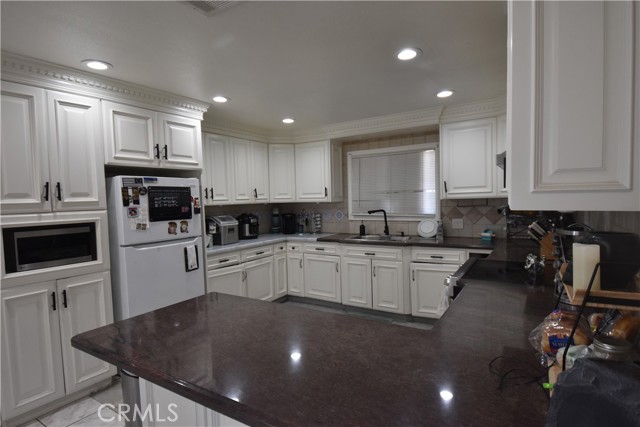 Detail Gallery Image 2 of 5 For 848 via Felipe, Corona,  CA 92882 - 4 Beds | 2 Baths