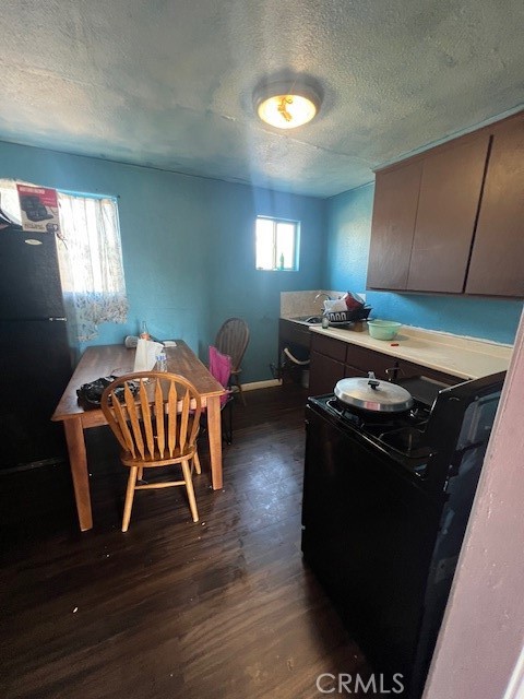 809 S B Street, Madera CA: https://media.crmls.org/medias/1d365a3d-addd-4e2f-b6bb-3412a6977759.jpg