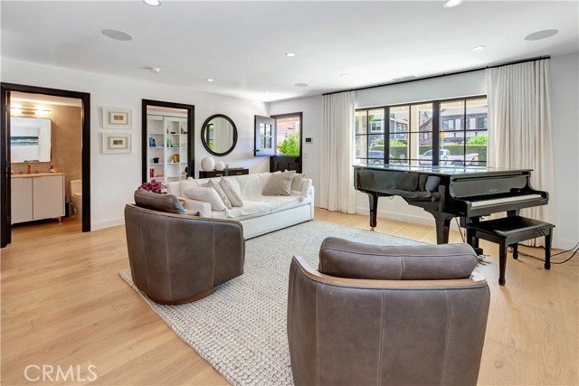 LIVING ROOM WITH GRAND PIANO