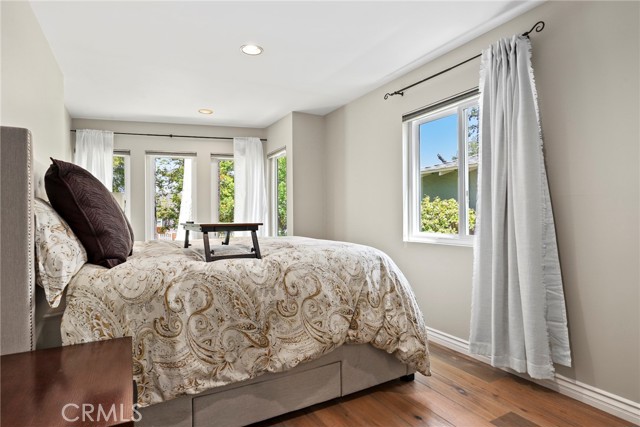4855 Arcola Avenue, Toluca Lake CA: https://media.crmls.org/medias/1d36cc49-37e4-4d6f-a9eb-cb6593c96d12.jpg