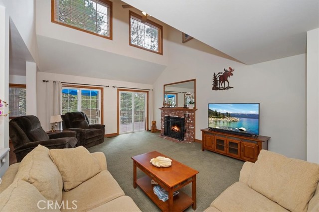 393 Brentwood, Lake Arrowhead, CA 92352