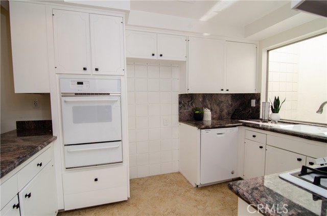 Detail Gallery Image 13 of 44 For 26701 Oak Branch Cir, Newhall,  CA 91321 - 2 Beds | 2 Baths