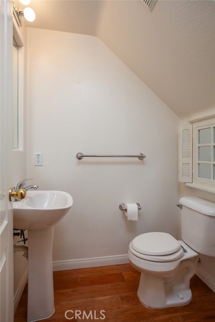 Detail Gallery Image 9 of 42 For 23301 Montecito Pl, Valencia,  CA 91354 - 2 Beds | 2/1 Baths