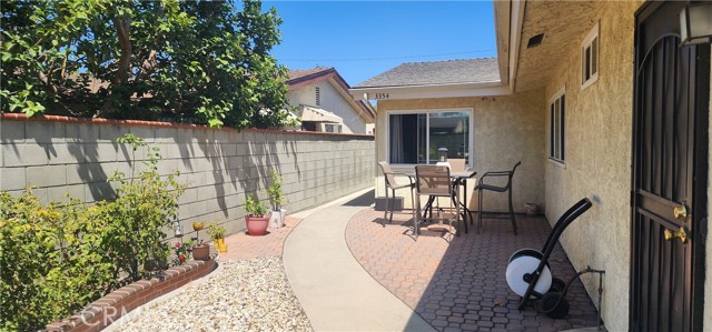 3350 Myrtle Avenue, Signal Hill CA: https://media.crmls.org/medias/1d3943be-be40-4f20-ad30-548bae8694b0.jpg