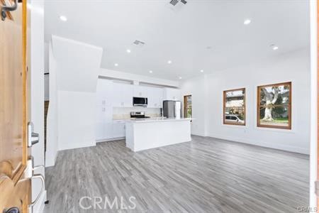Detail Gallery Image 2 of 33 For 51 Kennebec Ave #3,  Long Beach,  CA 90803 - 3 Beds | 3/1 Baths