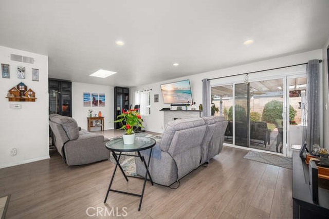 815 Marvista S Avenue, Seal Beach CA: https://media.crmls.org/medias/1d3a4d62-986c-4dc0-89d4-8ff30a8e0cfb.jpg