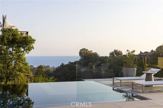 1000 Oriole Drive, Laguna Beach CA: https://media.crmls.org/medias/1d3ac6e8-e842-44aa-a3c4-b140cd56288a.jpg