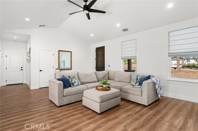 Detail Gallery Image 3 of 34 For 5755 Fickett Ln, Paradise,  CA 95969 - 3 Beds | 2 Baths