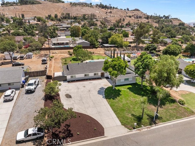 7670 Lakeside Drive, Jurupa Valley CA: https://media.crmls.org/medias/1d3ca8d1-fdbc-418c-aec1-cd0ee365c296.jpg