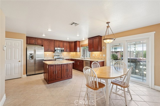 Detail Gallery Image 15 of 51 For 2582 Hudson Ave, Corona,  CA 92881 - 5 Beds | 2/1 Baths