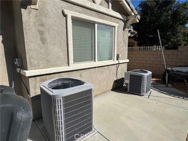 Detail Gallery Image 9 of 10 For 6134 Archwood Way, Palmdale,  CA 93552 - 4 Beds | 3 Baths