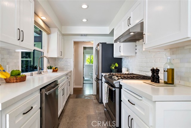 14724 Cumpston Street photo 11