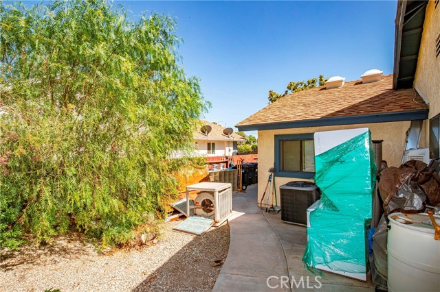 2011 W Avenue K10, Lancaster CA: https://media.crmls.org/medias/1d3ecfa7-e2d1-4205-8fa8-ee67585ebc1b.jpg