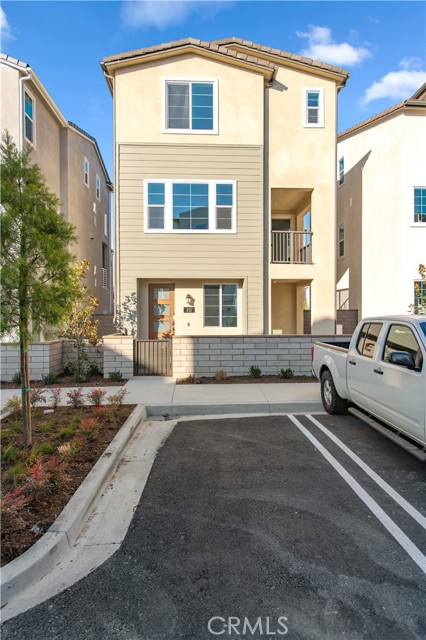 Front Image Thumbnail for CROC26084449