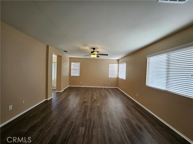 Detail Gallery Image 14 of 28 For 4120 Forest Highlands Cir, Corona,  CA 92883 - 4 Beds | 3 Baths