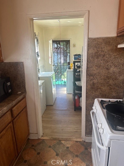127 93rd Street, Los Angeles, California 90003, 2 Bedrooms Bedrooms, ,1 BathroomBathrooms,Single Family Residence,For Sale,93rd,SR24128949