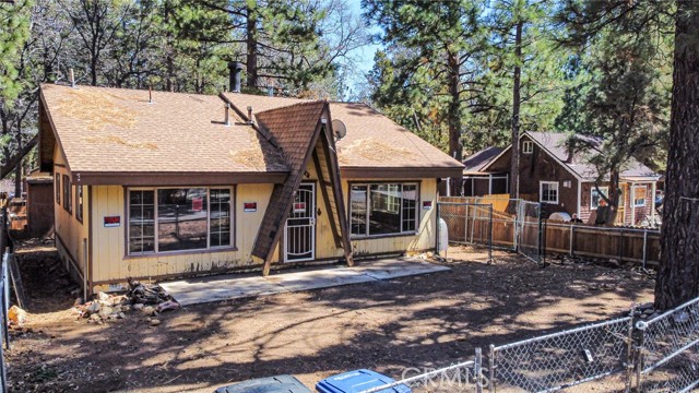 Detail Gallery Image 8 of 19 For 427 Holmes, Sugarloaf,  CA 92386 - 2 Beds | 2 Baths