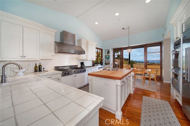 1131 Emerald Bay, Laguna Beach CA: https://media.crmls.org/medias/1d4170ea-4b1a-42d0-bffa-c08e8d6ddad3.jpg