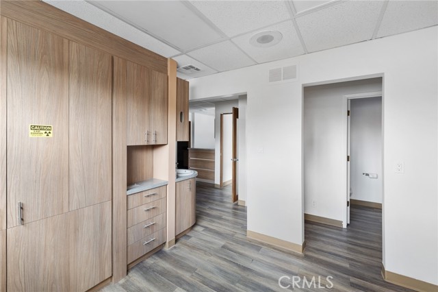 8719 Woodley Avenue, North Hills (los Angeles), California 91343, ,Commercial Lease,For Rent,8719 Woodley Avenue,CRSR25023132