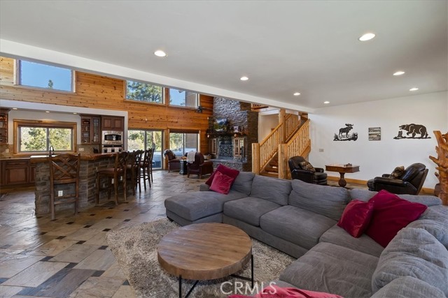 Detail Gallery Image 10 of 50 For 42324 Eagle Ridge, Big Bear Lake,  CA 92315 - 6 Beds | 4 Baths