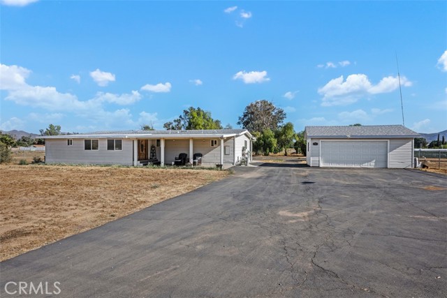 33075 Grand Avenue, Winchester CA: https://media.crmls.org/medias/1d41d1a8-9b96-4aa2-92a1-b031681a9024.jpg