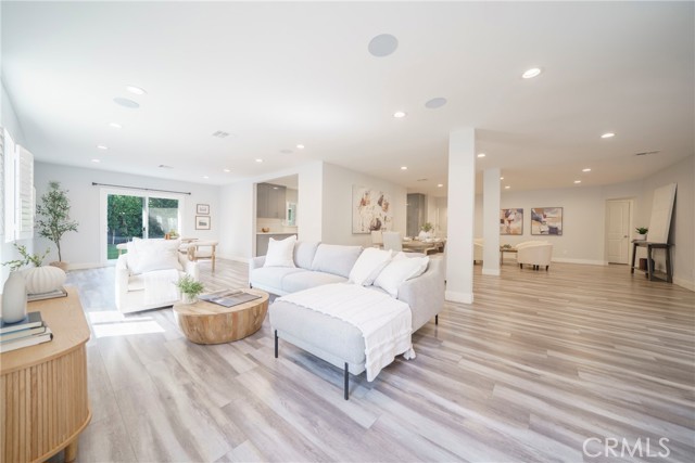 Detail Gallery Image 14 of 57 For 22046 Kinzie St, Chatsworth,  CA 91311 - 3 Beds | 3 Baths