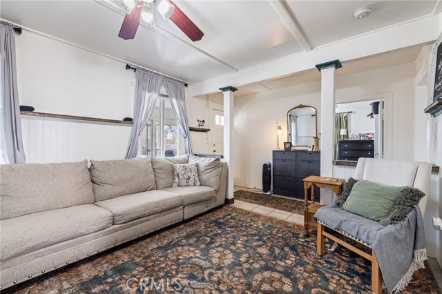 435 S Palm Avenue, Santa Paula CA: https://media.crmls.org/medias/1d431fd5-bff3-406a-bef5-ee717d11af0a.jpg