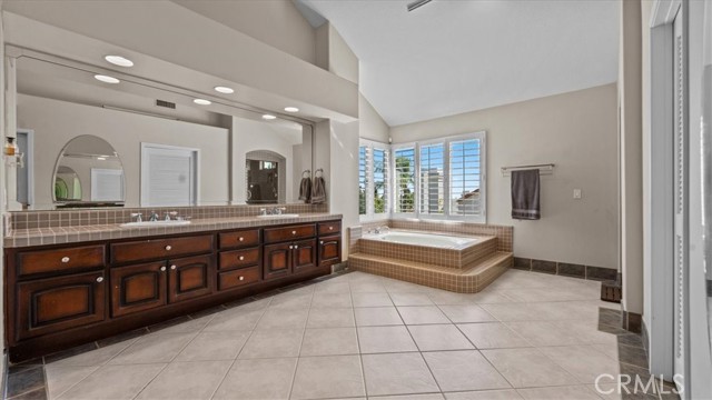 Image 37 of 62 For 2162 Euclid Avenue