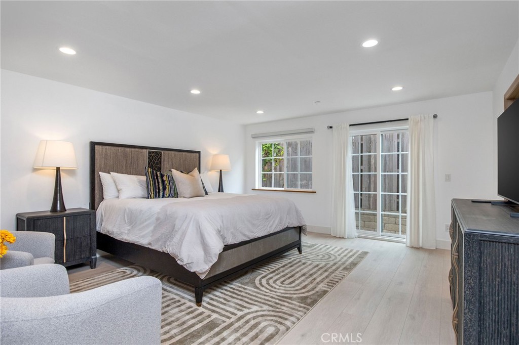 https://media.crmls.org/medias/1d4396ac-2d32-4f2e-ae0a-20f0273a67e0.jpg?preset=X-Large
