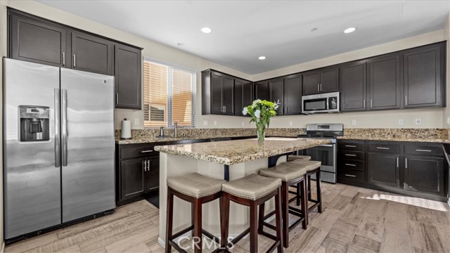 Detail Gallery Image 9 of 44 For 1672 Milford Way, Beaumont,  CA 92223 - 4 Beds | 3 Baths