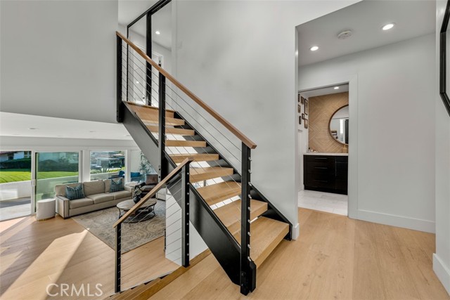 Detail Gallery Image 4 of 27 For 2111 Vista Entrada, Newport Beach,  CA 92660 - 3 Beds | 2/1 Baths