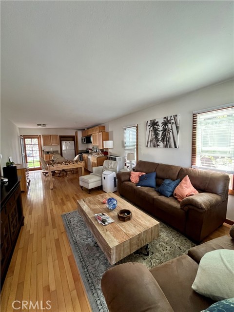 Detail Gallery Image 2 of 17 For 406 11th, Huntington Beach,  CA 92648 - 2 Beds | 1 Baths