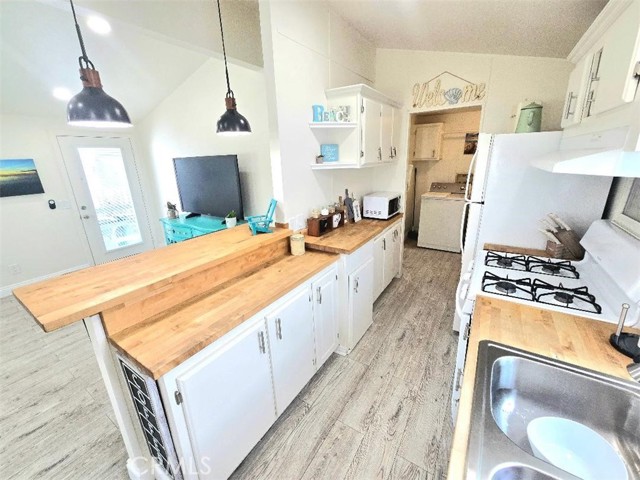 Detail Gallery Image 11 of 58 For 21752 Pacific Coast Hwy 11a,  Huntington Beach,  CA 92646 - 3 Beds | 2 Baths
