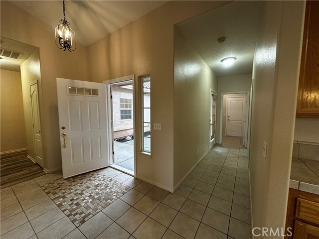 Detail Gallery Image 7 of 21 For 14075 Driftwood, Victorville,  CA 92395 - 4 Beds | 3 Baths