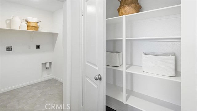 Detail Gallery Image 14 of 18 For 1678 Phantom Ln, Rialto,  CA 92376 - 4 Beds | 3 Baths