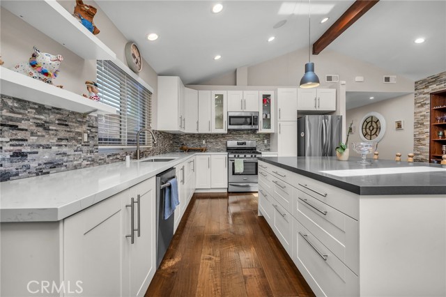 Detail Gallery Image 12 of 34 For 5948 Hesperia Ave, Encino,  CA 91316 - 3 Beds | 2/1 Baths