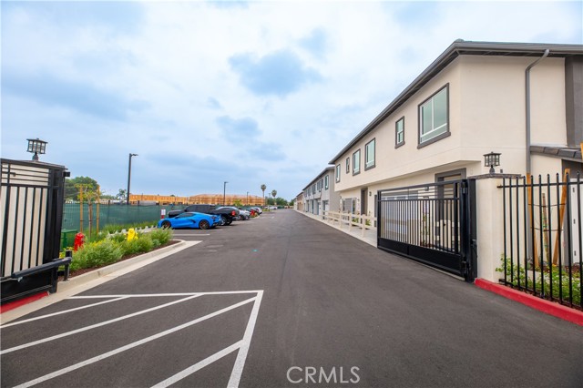 Detail Gallery Image 8 of 63 For 14410 Bing Ave, Fontana,  CA 92335 - 2 Beds | 2 Baths