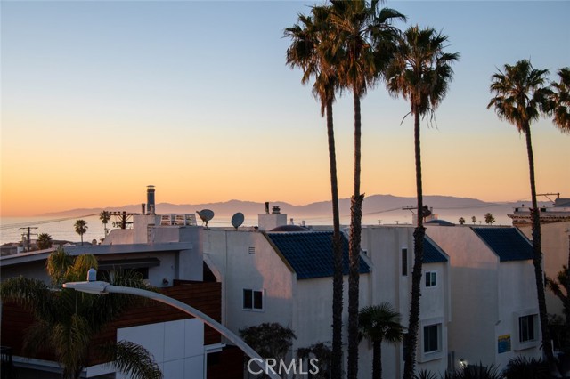 1424 Manhattan Avenue, Hermosa Beach, California 90254, 2 Bedrooms Bedrooms, ,2 BathroomsBathrooms,Residential,Sold,Manhattan,SB22026668