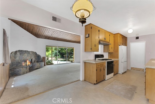 Detail Gallery Image 9 of 37 For 21724 Chatsworth St, Chatsworth,  CA 91311 - 3 Beds | 2 Baths