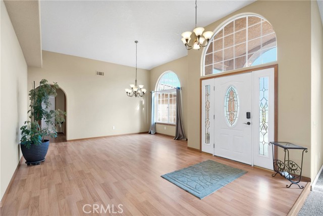 Detail Gallery Image 4 of 69 For 19501 Kinai Rd, Apple Valley,  CA 92307 - 4 Beds | 2/1 Baths