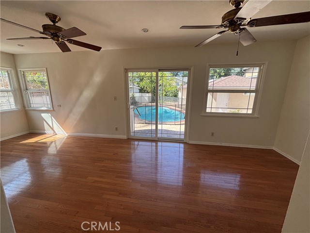 21327 De La Osa, Woodland Hills CA: https://media.crmls.org/medias/1d4af970-c883-46ab-836f-25f51db02529.jpg