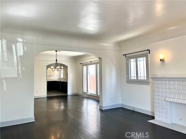122 S Westmoreland Ave, Los Angeles CA: https://media.crmls.org/medias/1d4c35b5-55ad-428b-93af-662e4606ff06.jpg