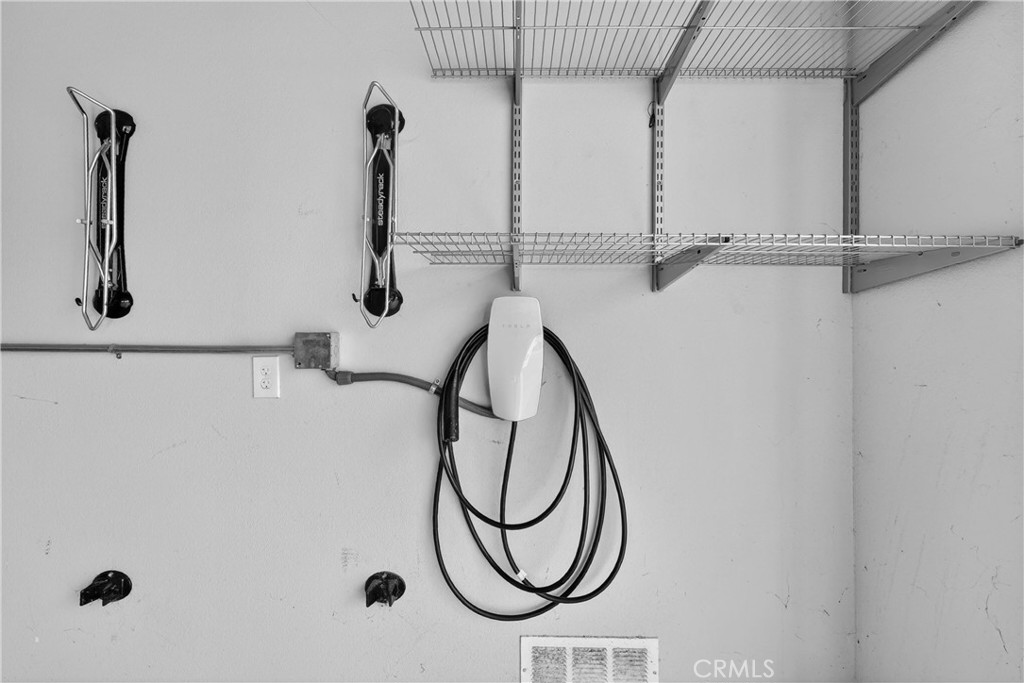 https://media.crmls.org/medias/1d4cb3fd-3c98-45b1-bc2c-b56d75992708.jpg?preset=X-Large