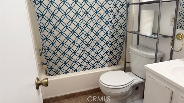22090 Cherokee Avenue, Apple Valley CA: https://media.crmls.org/medias/1d4d16e5-c5d3-4407-8ab7-6d5bf3402983.jpg