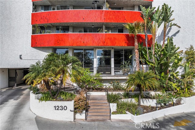 1230 Horn Avenue, West Hollywood CA: https://media.crmls.org/medias/1d4d56fc-4718-4676-aa0a-4eca88326535.jpg