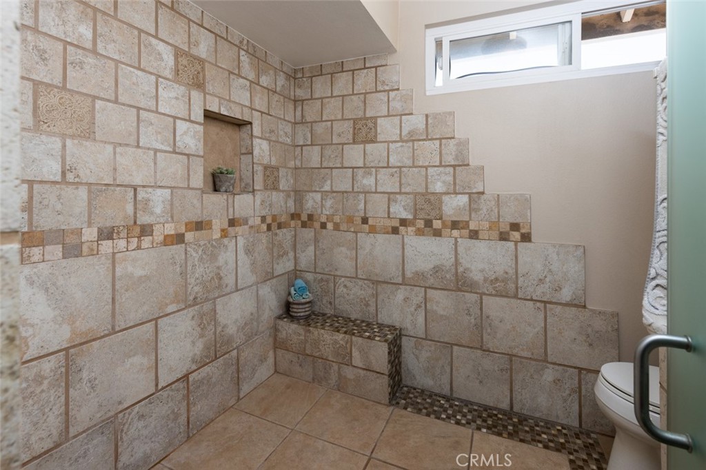 https://media.crmls.org/medias/1d4d7cf6-7c52-4923-8bed-ebbdf68629ae.jpg?preset=X-Large