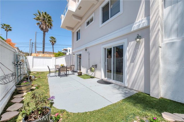Detail Gallery Image 53 of 57 For 627 N Lucia Ave #B,  Redondo Beach,  CA 90277 - 4 Beds | 3/1 Baths