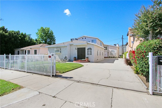 Detail Gallery Image 2 of 37 For 14349 Tiara St, Van Nuys,  CA 91401 - 6 Beds | 4/1 Baths