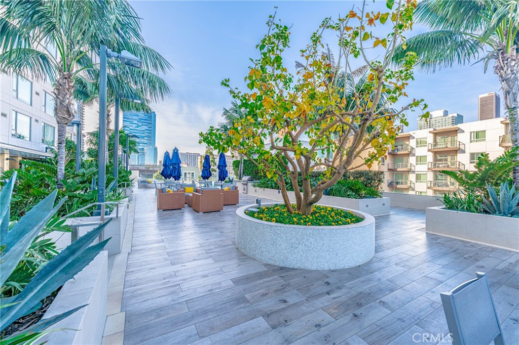 https://media.crmls.org/medias/1d502798-428e-4436-87aa-68e0ffb70d51.jpg?preset=X-Large
